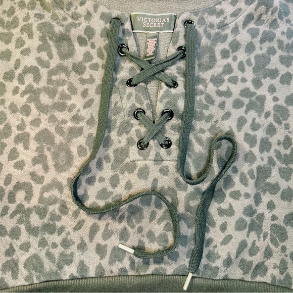 Victoria’s Secret Leopard Print Cropped Lace-Up Sweatshirt Pullover [TOP ONLY] - Picture 4 of 7